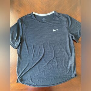 NIKE DRI-FIT black short sleeve athletic t-shirt WOMEN SIZE L